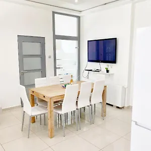 verificați disponibilitatea