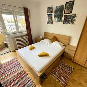 Apartament Colorful Flat In The Middle Of The, Bucureşti
