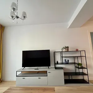 Apartament C-entral With Private Parking, Bucureşti
